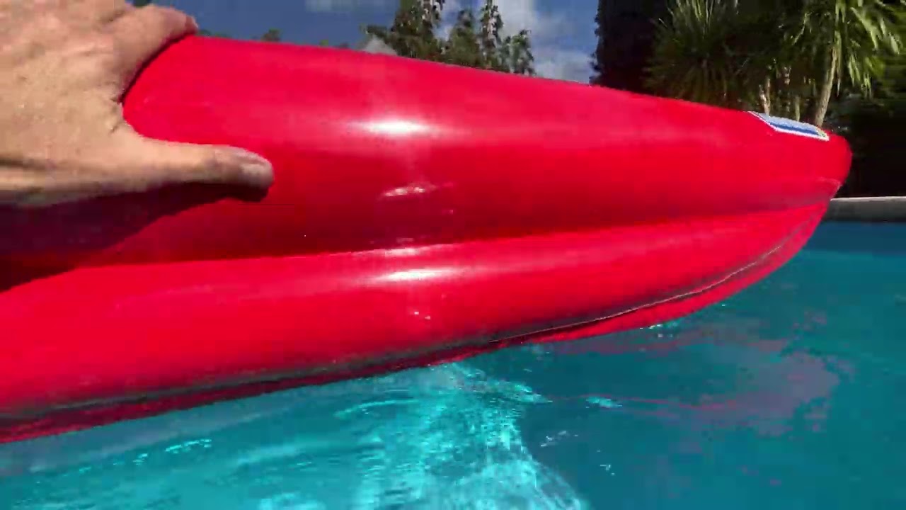 GUMOTEX Safari 330 XL in the pool.