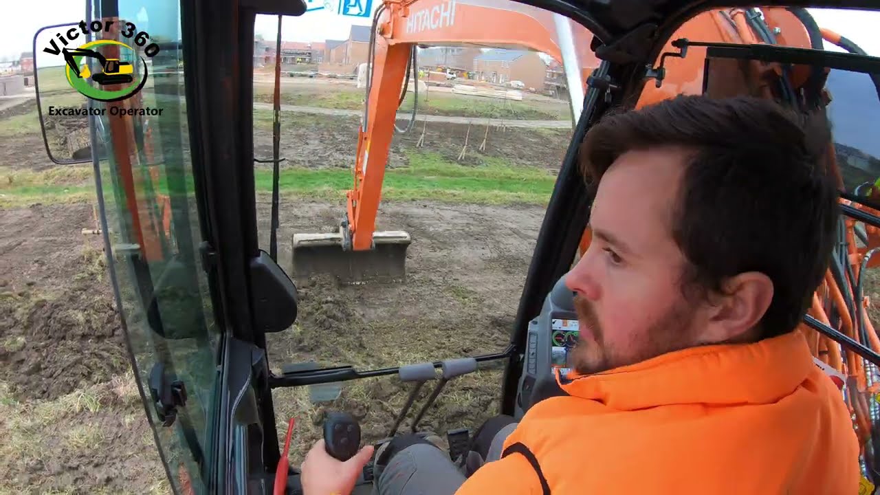 Cleaning out pound ( Hitachi 130cn)