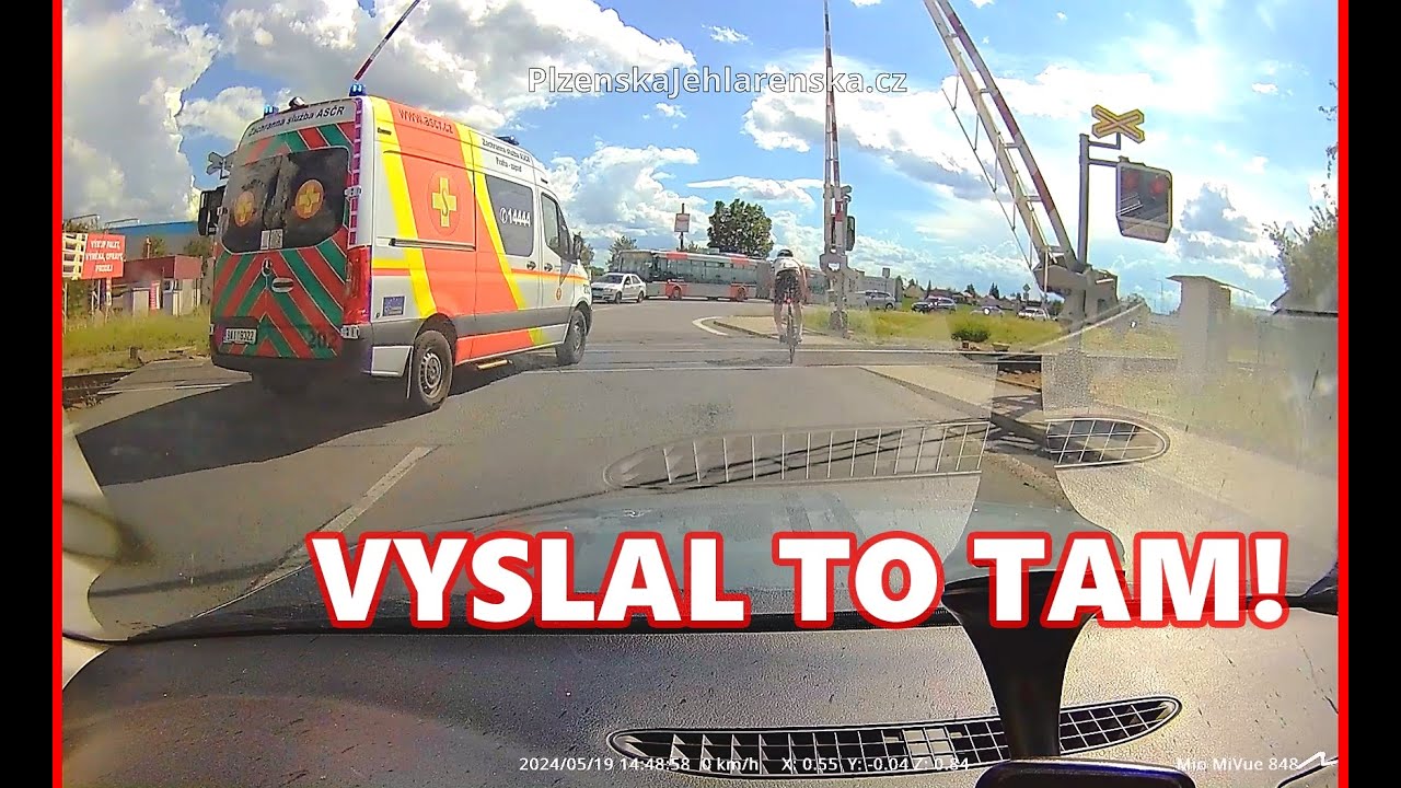 Vytlačování skútru, zdržování sanitky a traktor na dálnici - Mix 352.