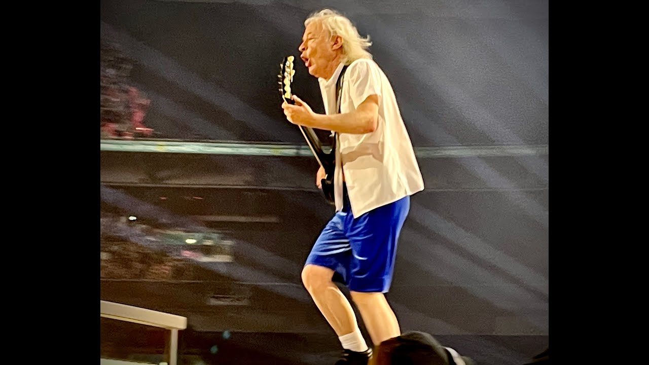AC/DC Let There be Rock - Live - London / Wembley 07/07/24 (Front / right view)
