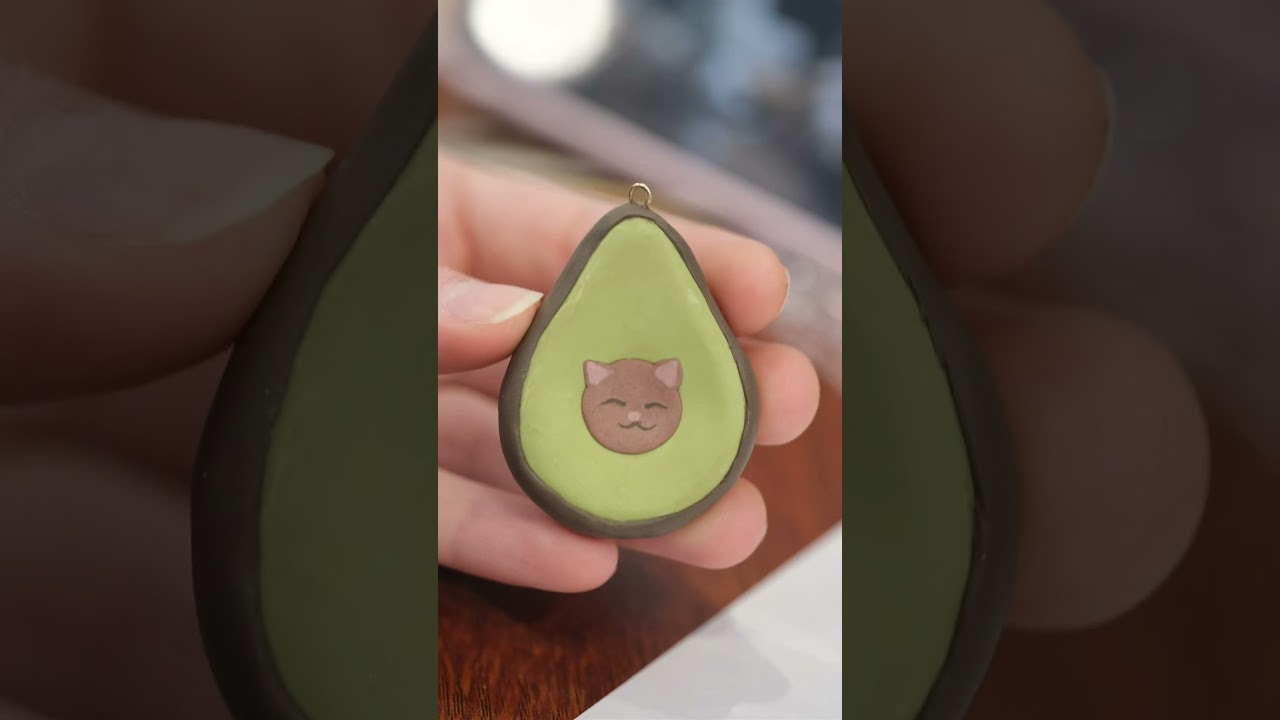 Let’s craft new Worry Stone with me 🥑🐱 #polymerclay #avacado #handmade #cats #keychain #neko