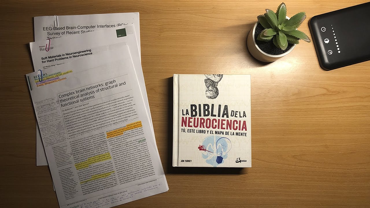 leyendo en asmr sobre neurociencia