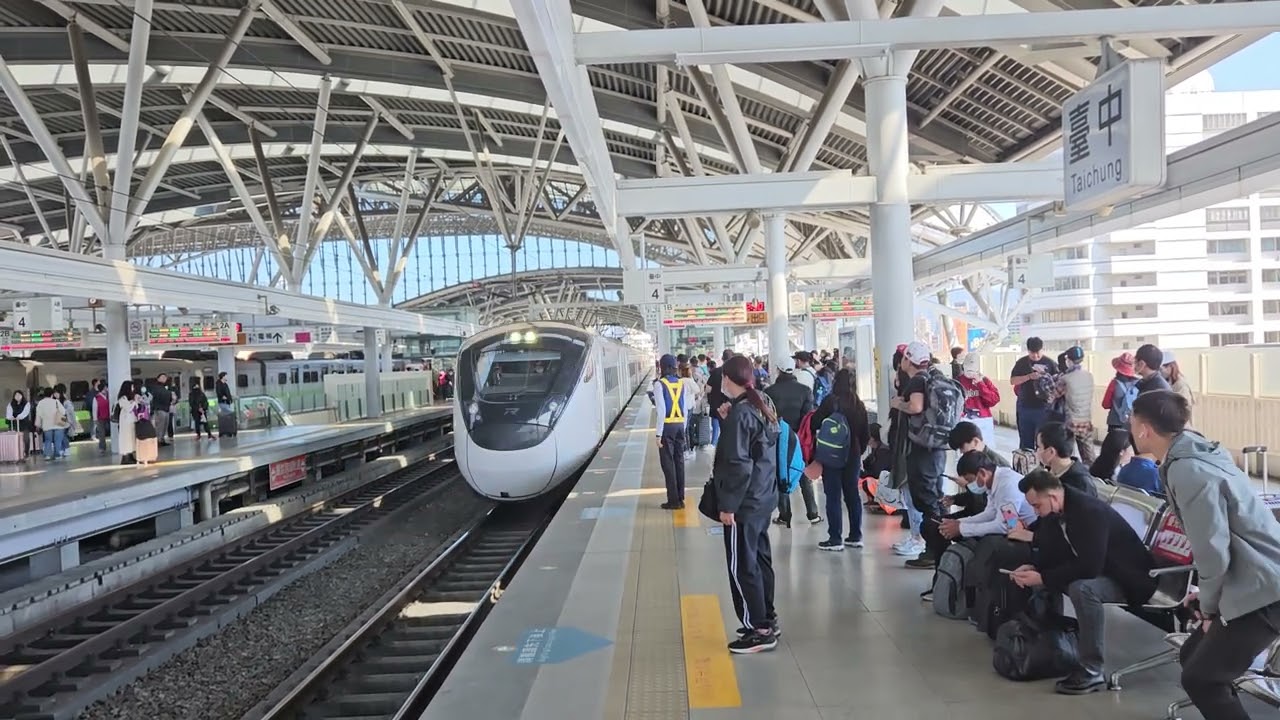 EMU3000新自強117次進站台中火車站
