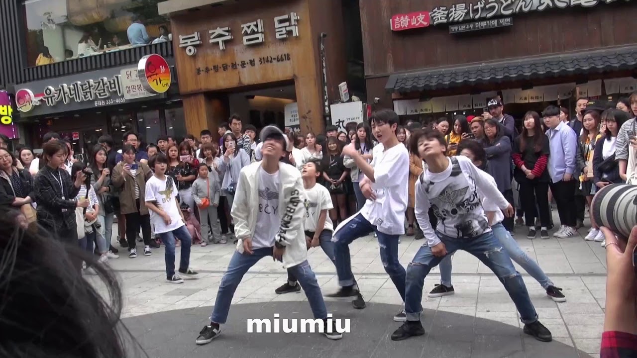BOYSTORY Hongdae Busking- BTS‘MIC Drop’
