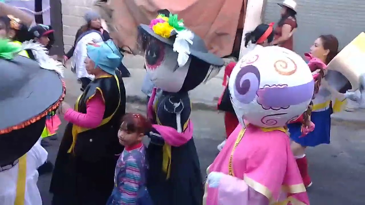 CON LA CALANDRIA Y CON LAS MANIS ARRIBA BAILANDO HASTA QUE EL CUERPO AGUANTE 