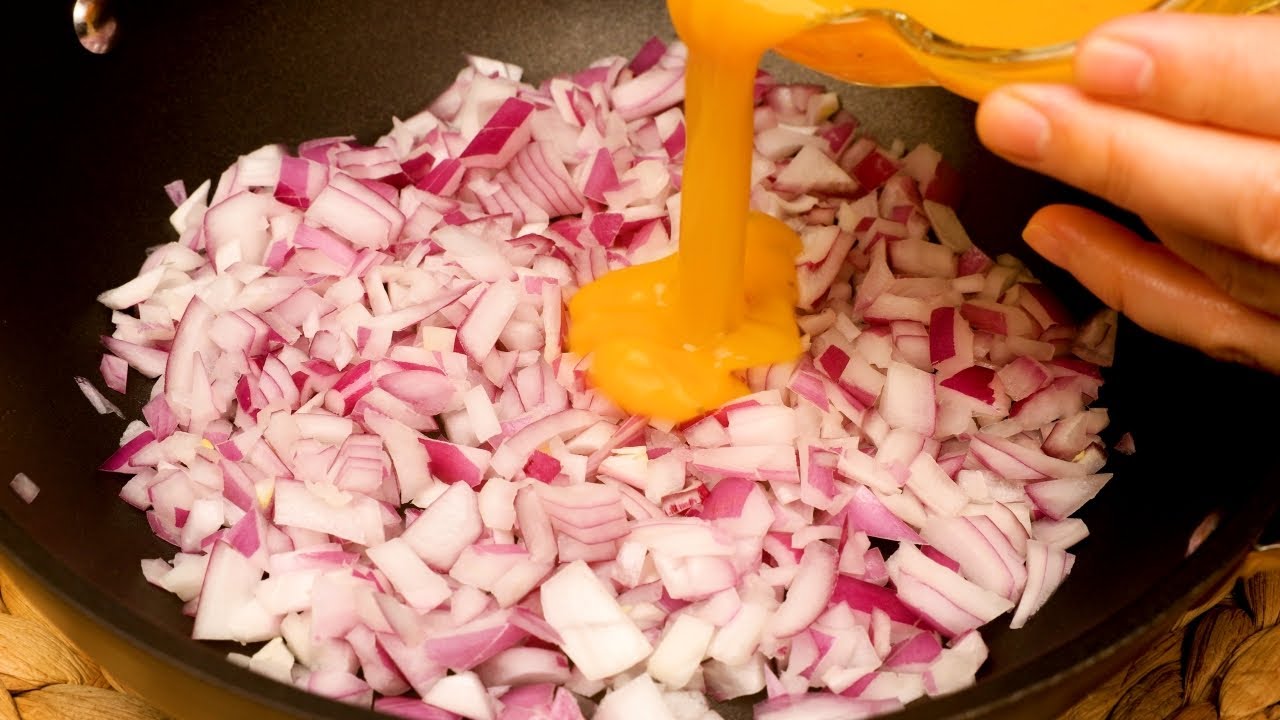 Я добавила яйца в лук, и результат был потрясающим! Просто и вкусно!
