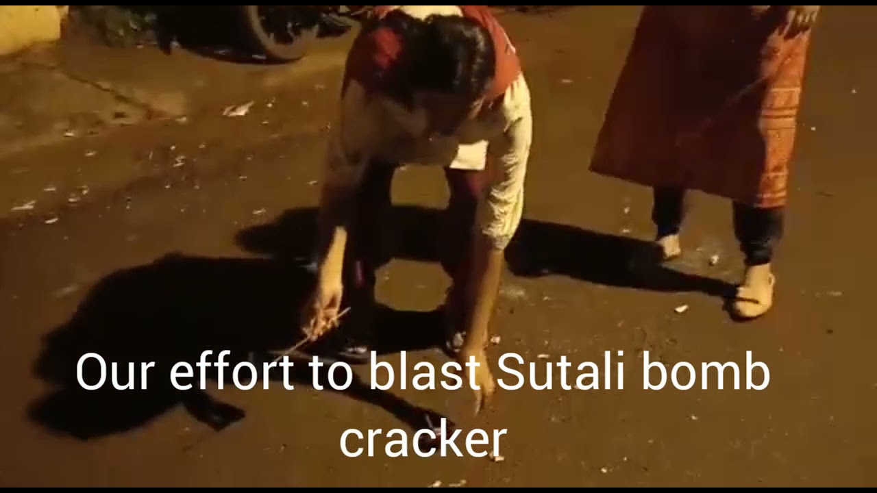 Sisters effort to blast crackers#funny 😂😂😂😂