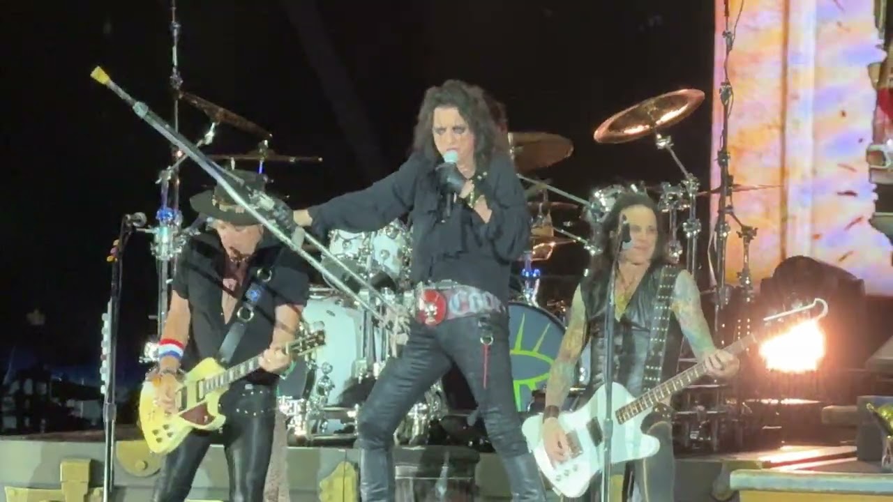 Alice Cooper - 2025-10-07 - t05 - I'm Eighteen