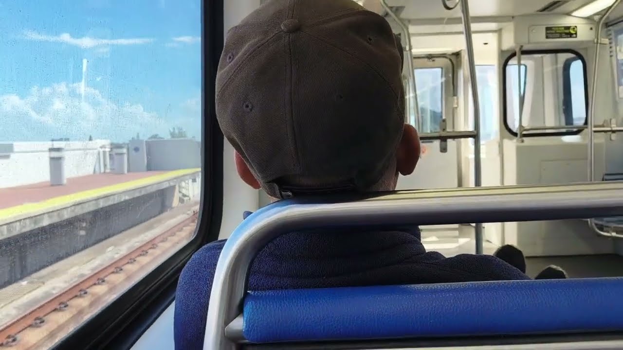 Miami Metrorail: Southbound train Northside Station to Brickell station