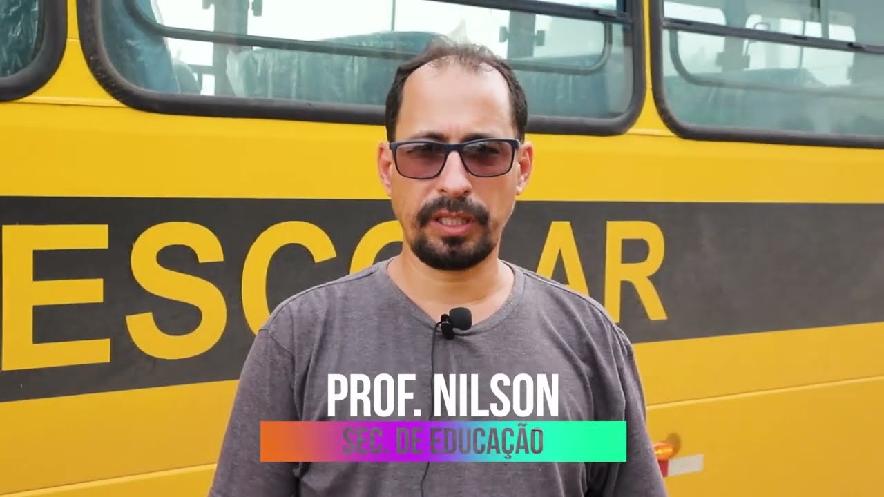 (EDUCAÇÃO) O PREFEITO OLAVINHO ENTREGA O TERCEIRO ÔNIBUS PARA A EDUCAÇÃO