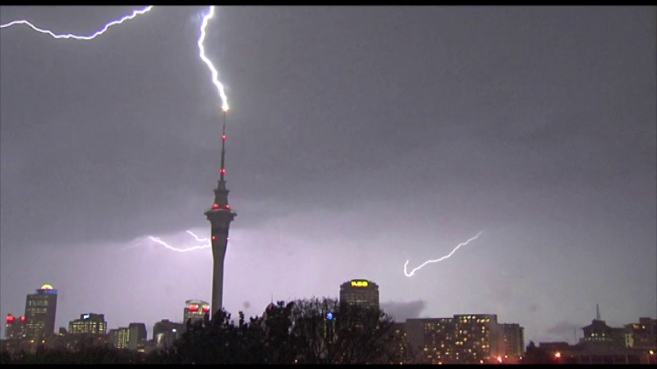 Incredible video, massive lightning strike on Aucklands Skytower