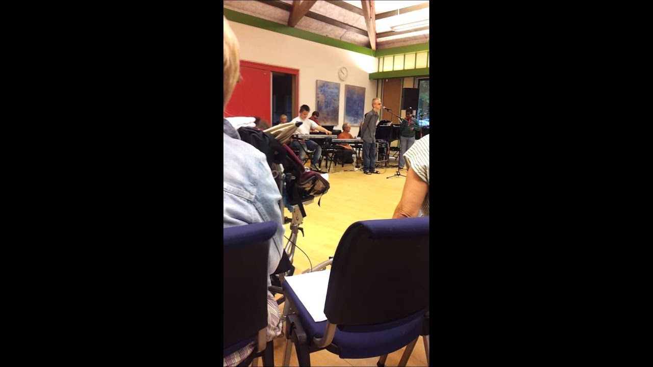 En dejlig dreng der synger