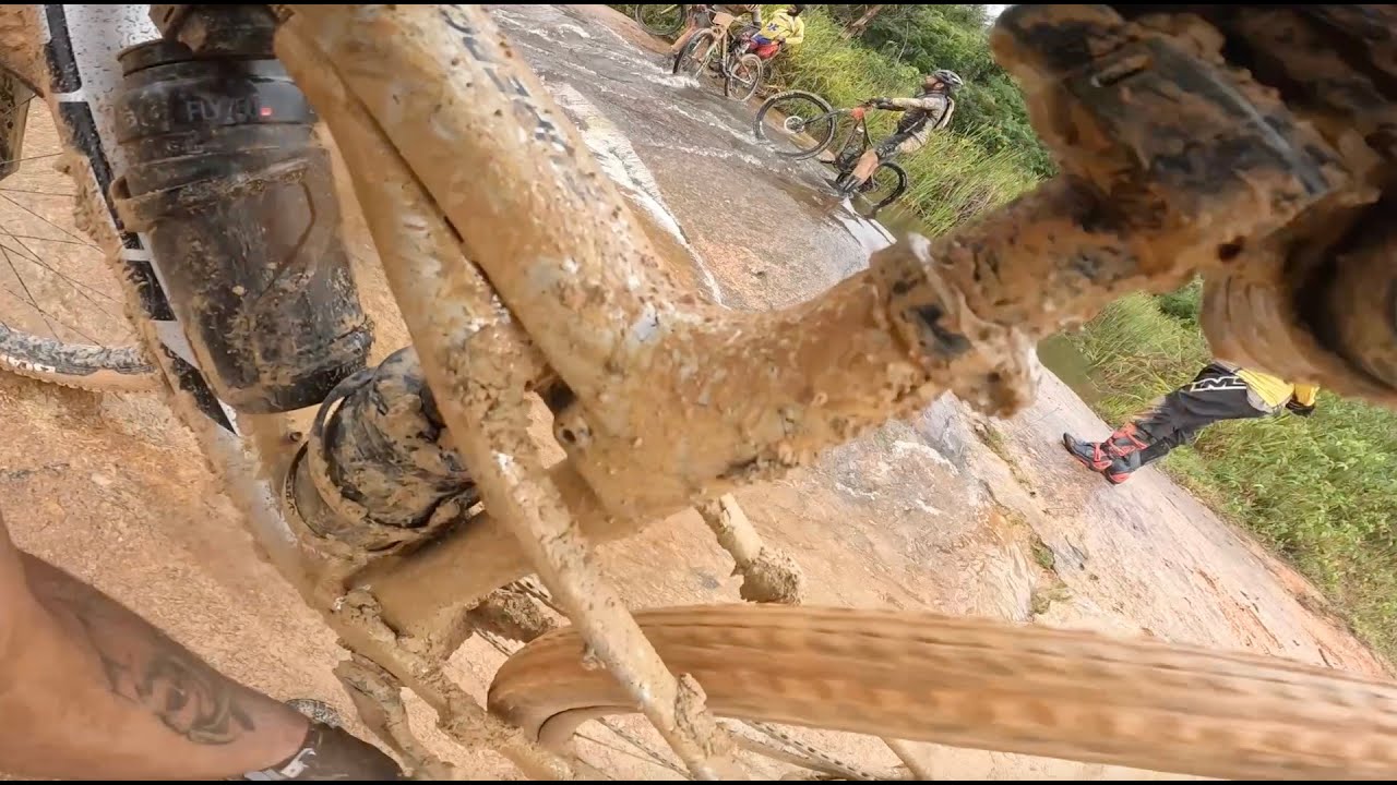 Novelinha Brasil Ride 2025 - Ep 9: Etapa Rainha. Mais um caos de LAMA