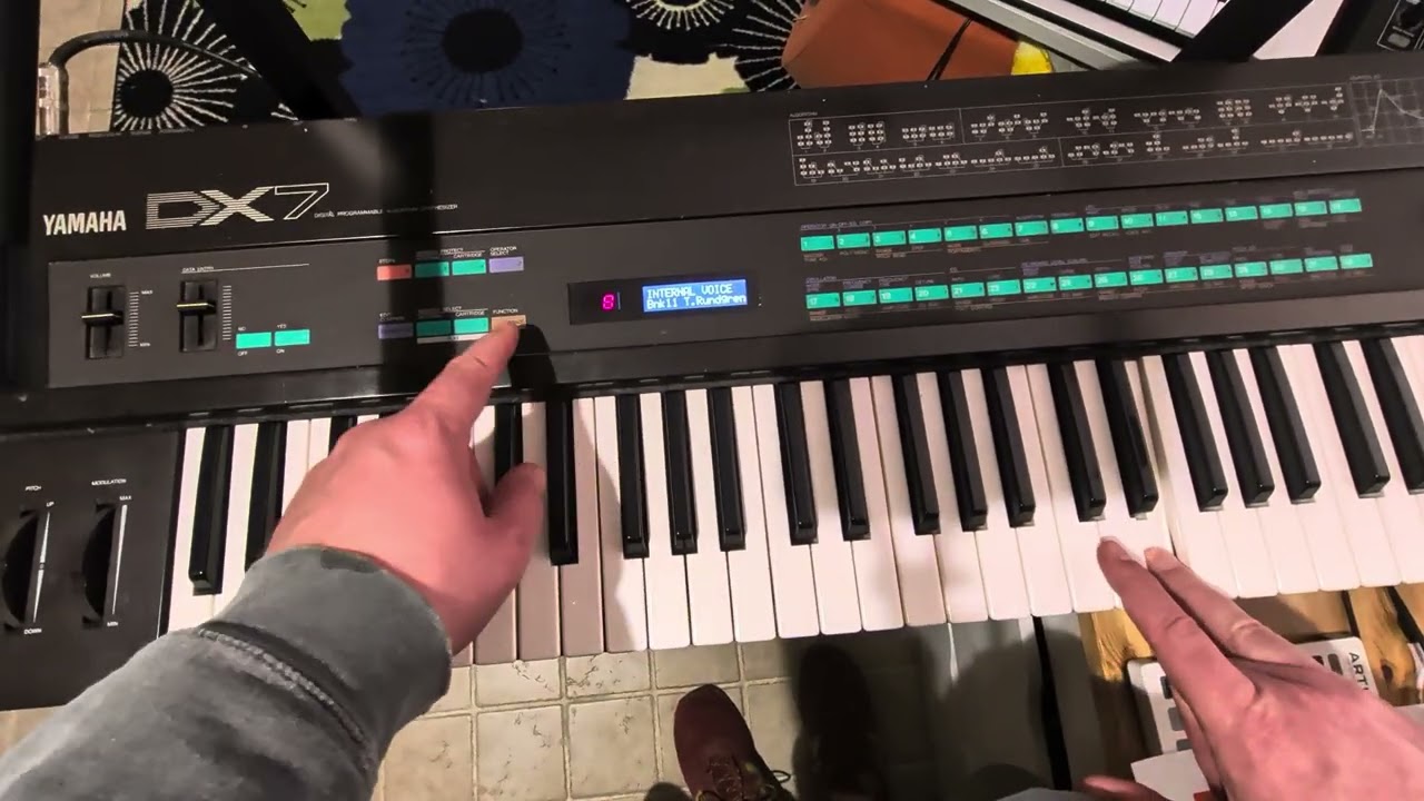 Switching internal sound banks in a DX7 with Supermax+