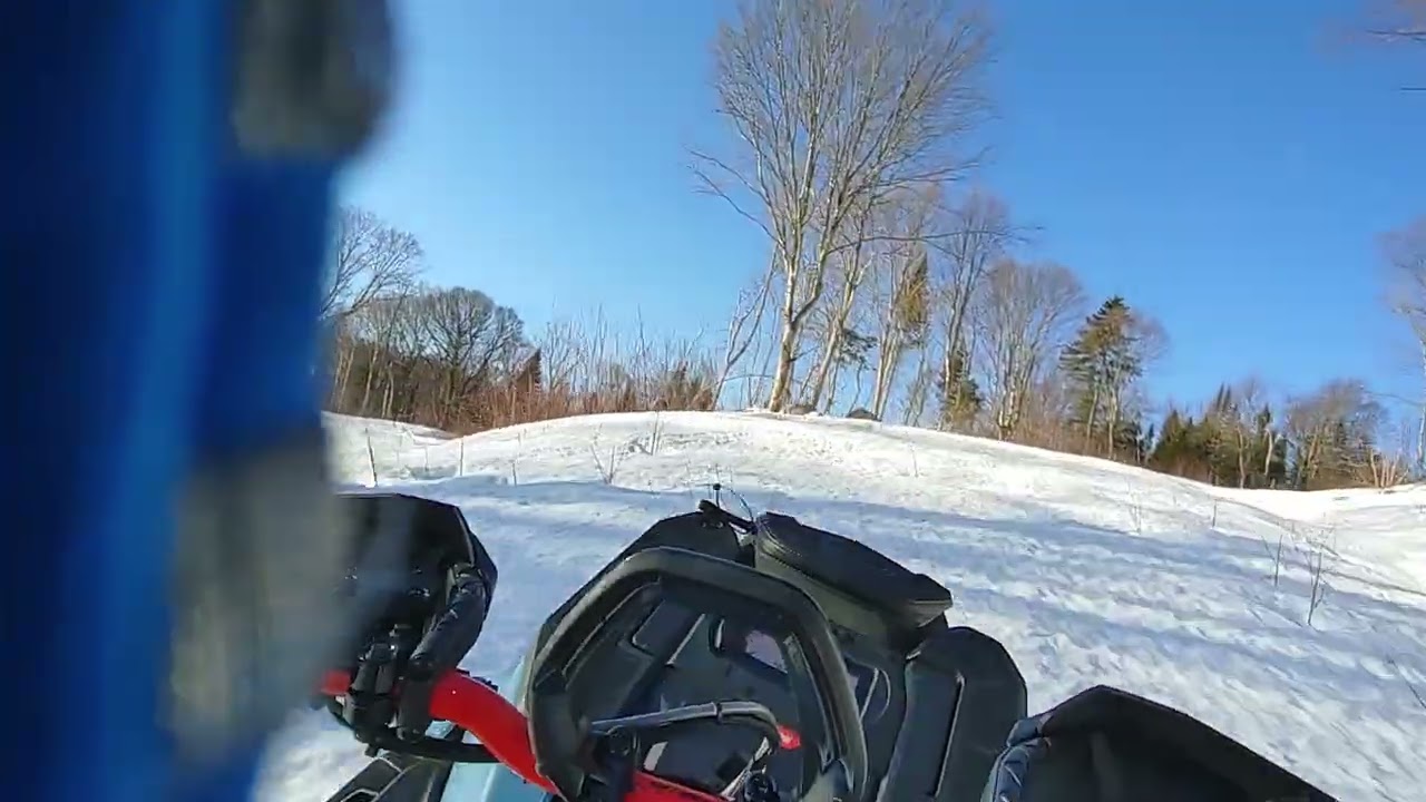 9 mars 2026 slush ride blue sky