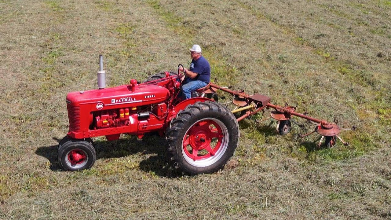 Tedding Hay with the Farmall MD and Farmall Super C
