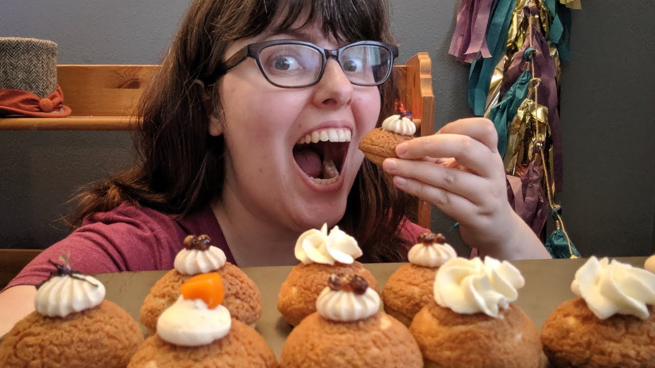 Time for a cream puff mukbang! (Seattle social eating show!)