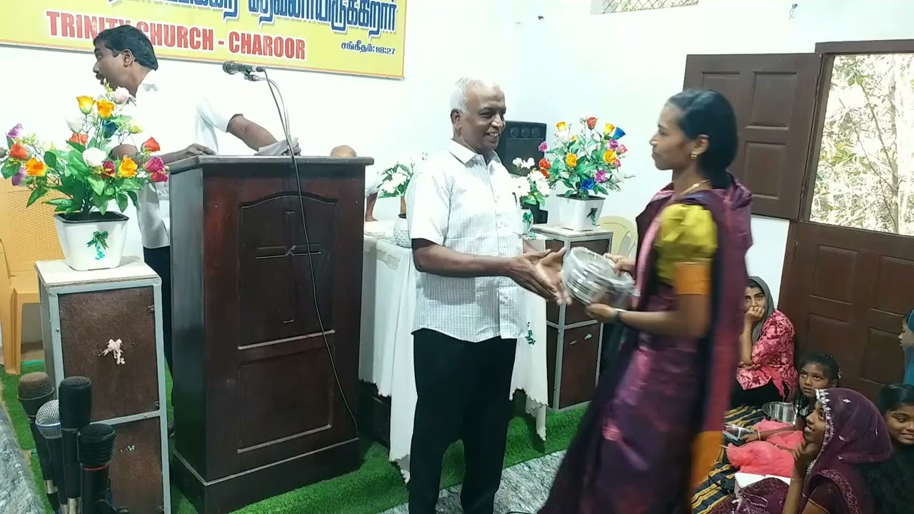 பரிசு வழங்குதல் 