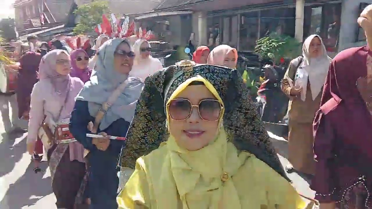 Menyambut Hari Kemerdekaan Indonesia TK AL -FITRAH dramband dan alogoris bersama orang tua murid