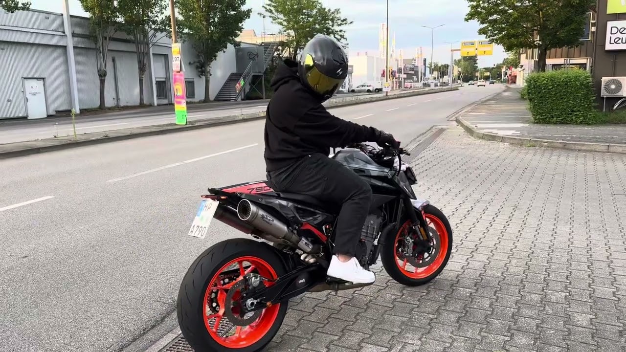 KTM Duke 790L with Spark Exhaust and Cat Delete