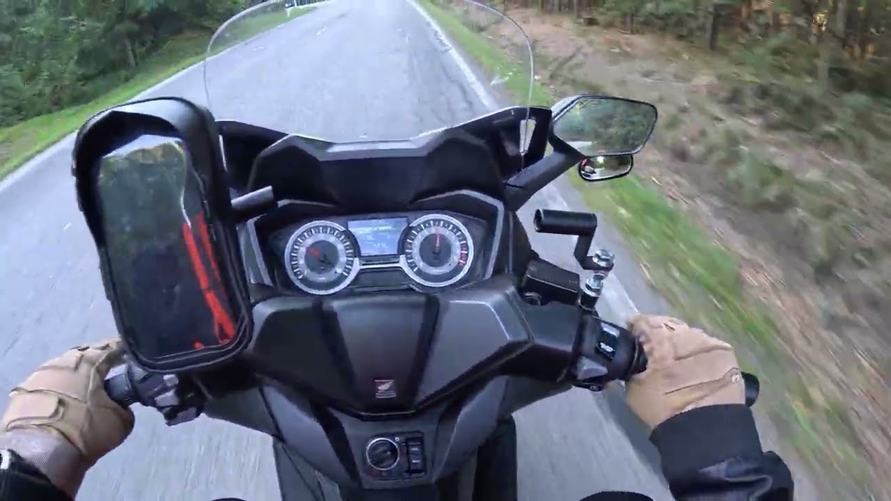 19.9.2025, 05 díl z 08, do Českého Krumlova, 2 x Honda Forza 125, helma