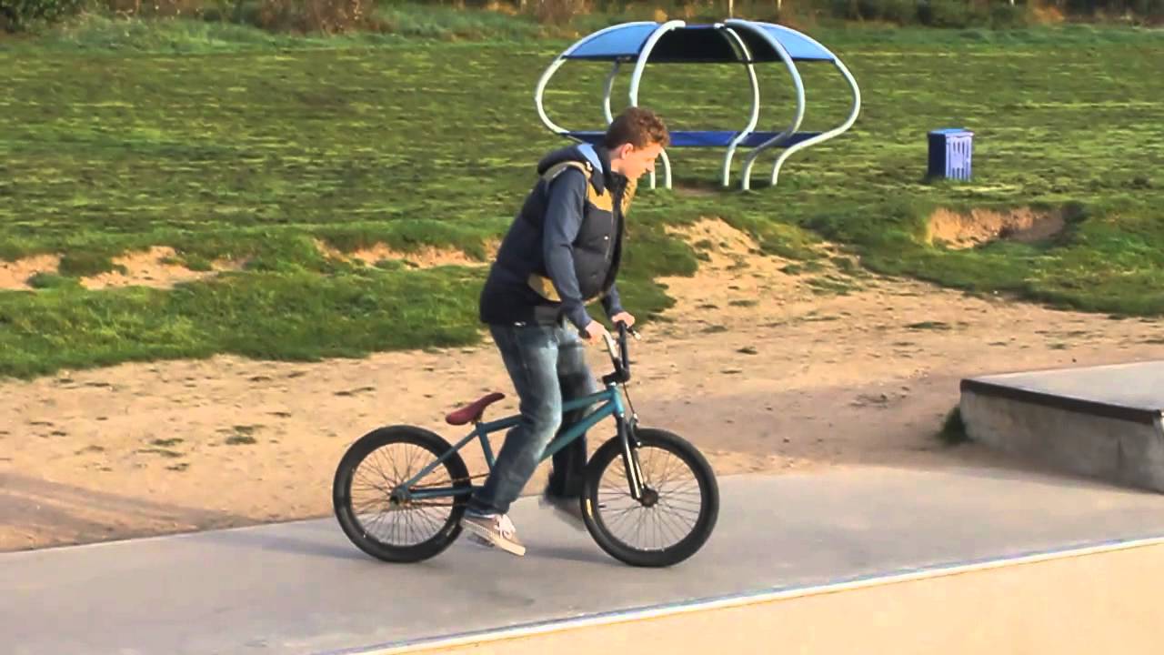 The Pixel Nerds learn to Skate!