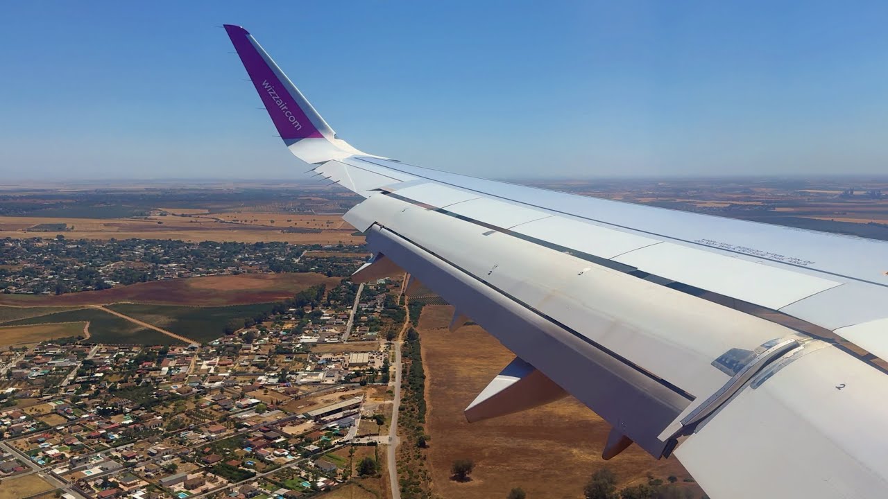 Wizz Air A321neo Windy Landing in Seville