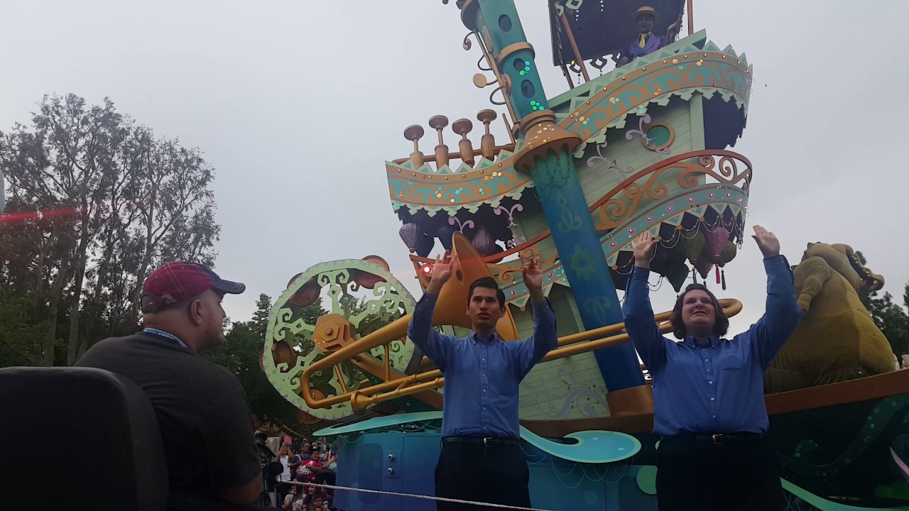 Mickey's Soundsational Parade ASL Interpretation - Part 4 of 5