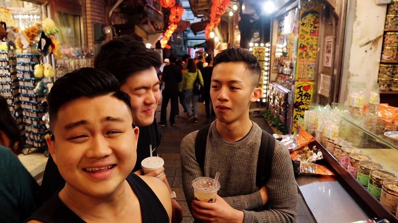 Eating for free in Jiufen