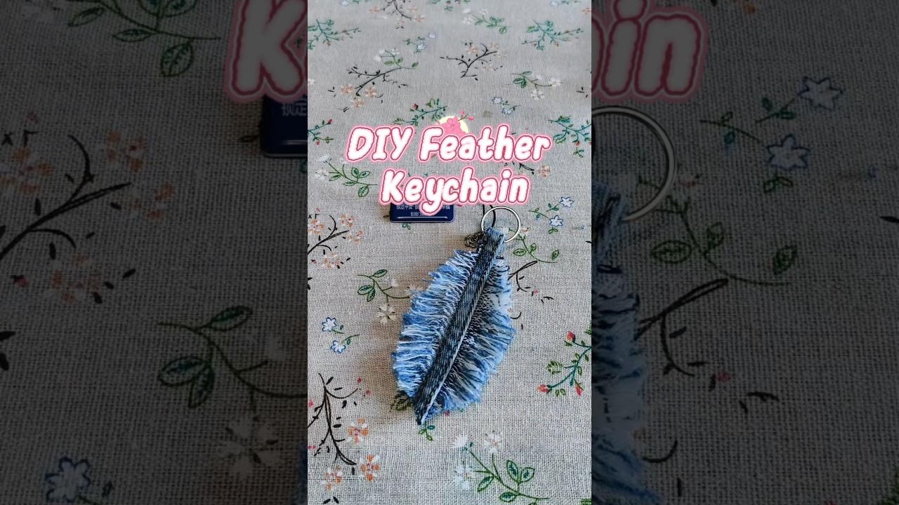 DIY Denim Feather Keychain &ndash; Upcycle Old Jeans into Beautiful Accessories #diy #tutorial #tips
