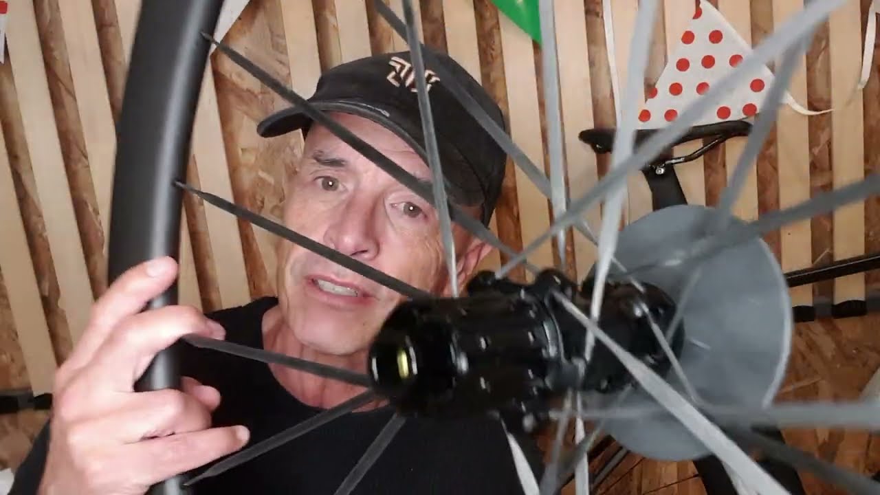 1280 g en 50mm 🤩Roues carbones CSC les moins ch&egrave;res les plus l&eacute;g&egrave;res avec rayons carbones + ratchet 
