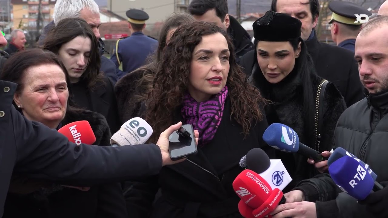 Presidentja Osmani dhe familja Rugova bashkë me ambasadorë homazhe te varri i ish-presidentit Rugova
