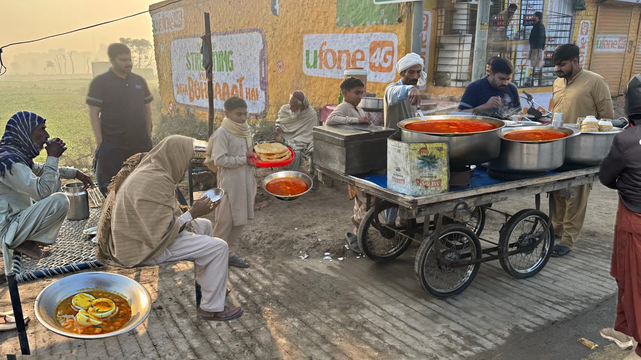 VILLAGE STYLE MOST UNIQUE REAL PUNJAB’S DESI BREAKFAST! 😍 | ROADSIDE PUNJABI STREET FOOD PAKISTAN