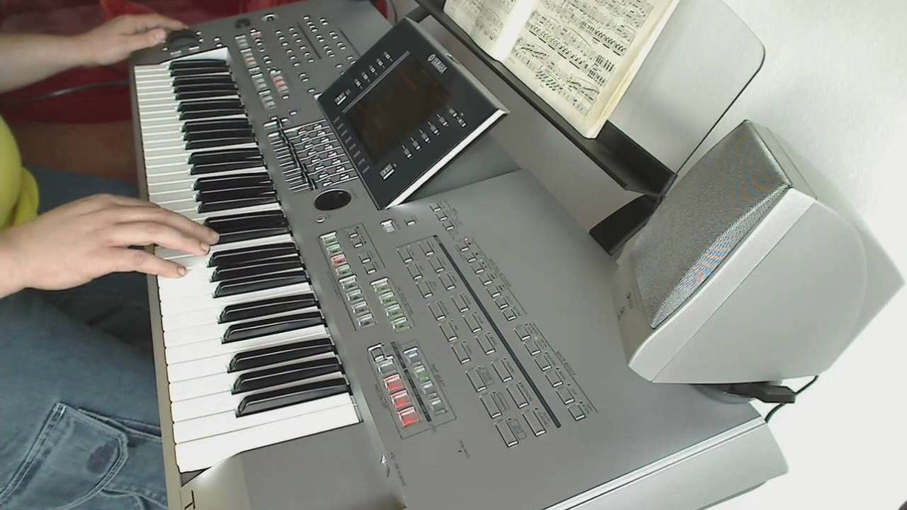 The Eagles - Hotel California (Yamaha Tyros 3 live)