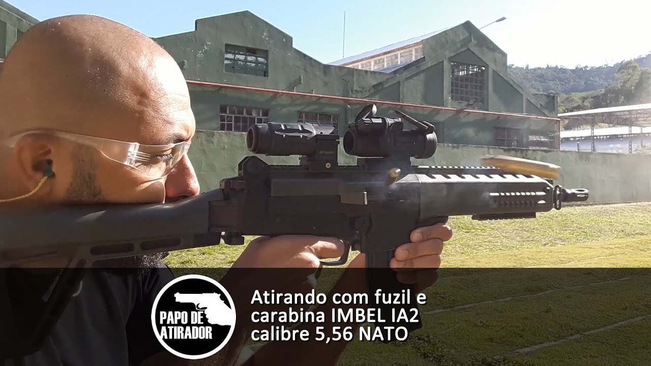 Atirando com fuzil e carabina IMBEL IA2 calibre 5,56 NATO