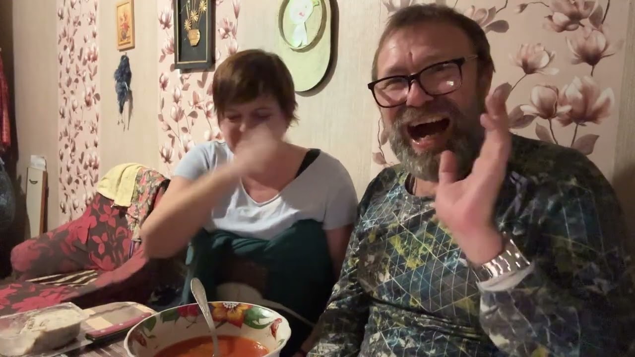 ВЕЧЕРЯЄМО РАЗОМ🥘З НЕЗНАЙОМИМИ ДІДОМ І БАБОЮ