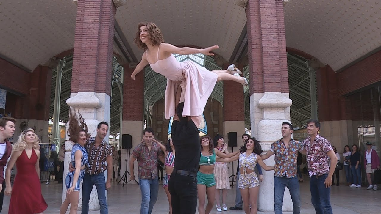 El musical Dirty Dancing sale a la calle en Valencia