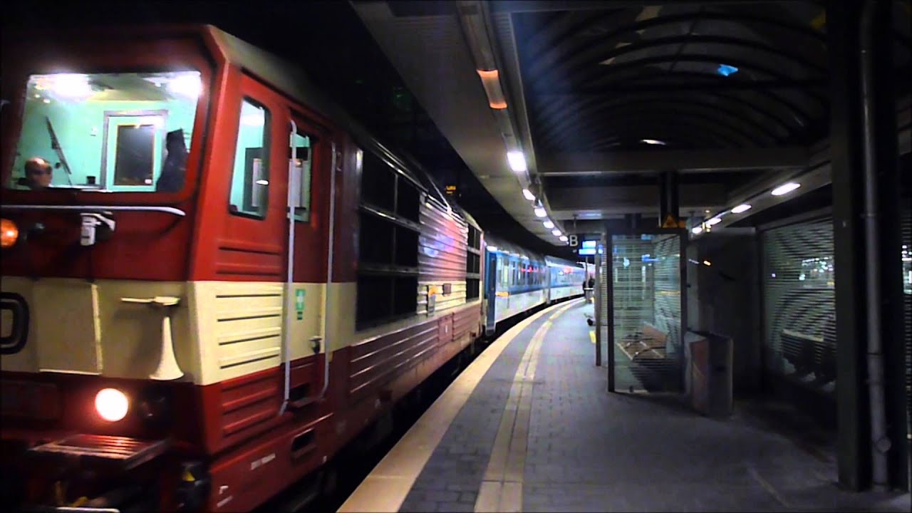 Die CD 371 004/Knödelpresse in Berlin Ostbahnhof