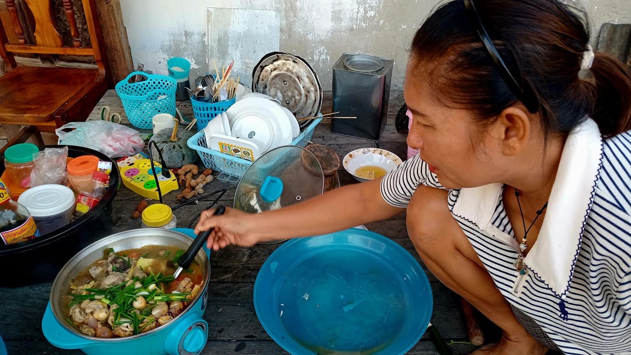 ต้มไก่บ้านซดน้ำฮ้อนๆจ้า