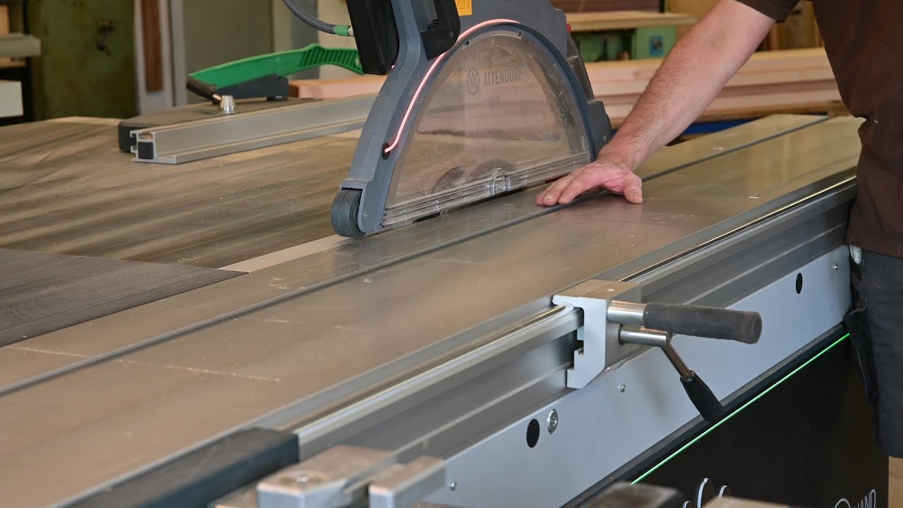 Tischlerei Muething investiert in die Formatkreissäge F45 Elmo Hand Guard von Altendorf