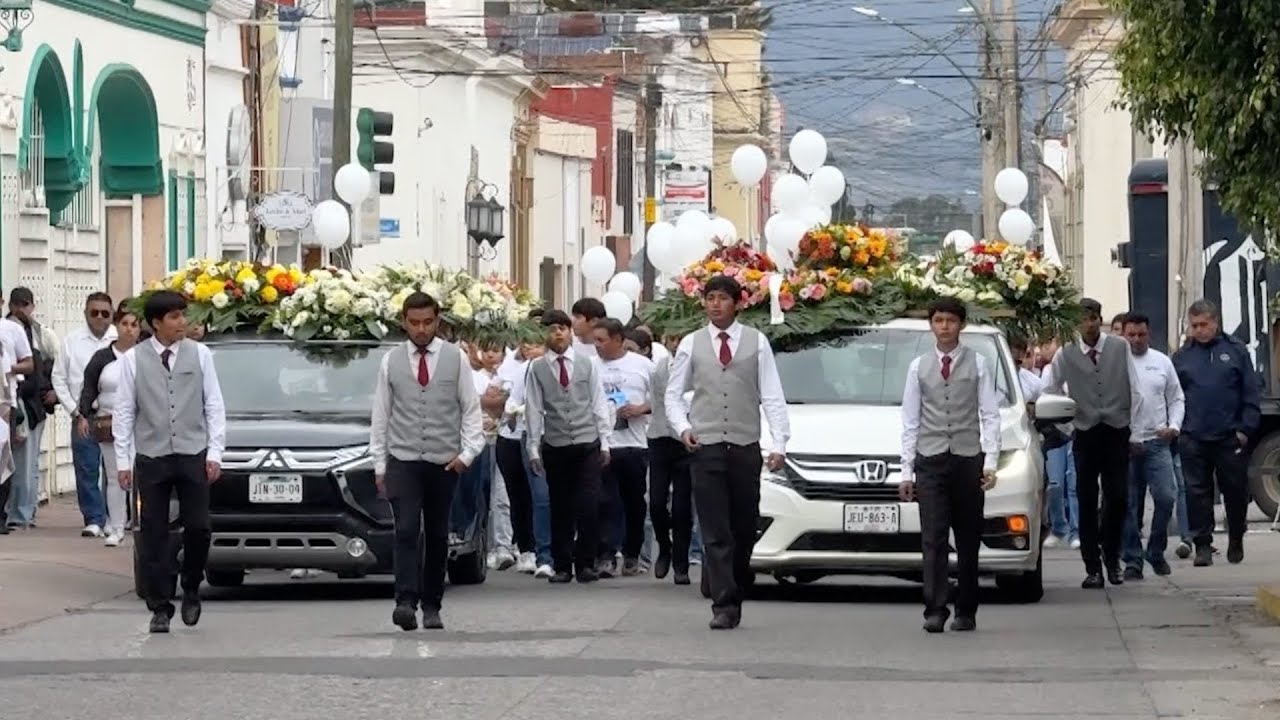 Entre Lágrimas y Dolor, Velan a Jóvenes Arquitectos Fallecidos por Intoxicación en Gómez Farías