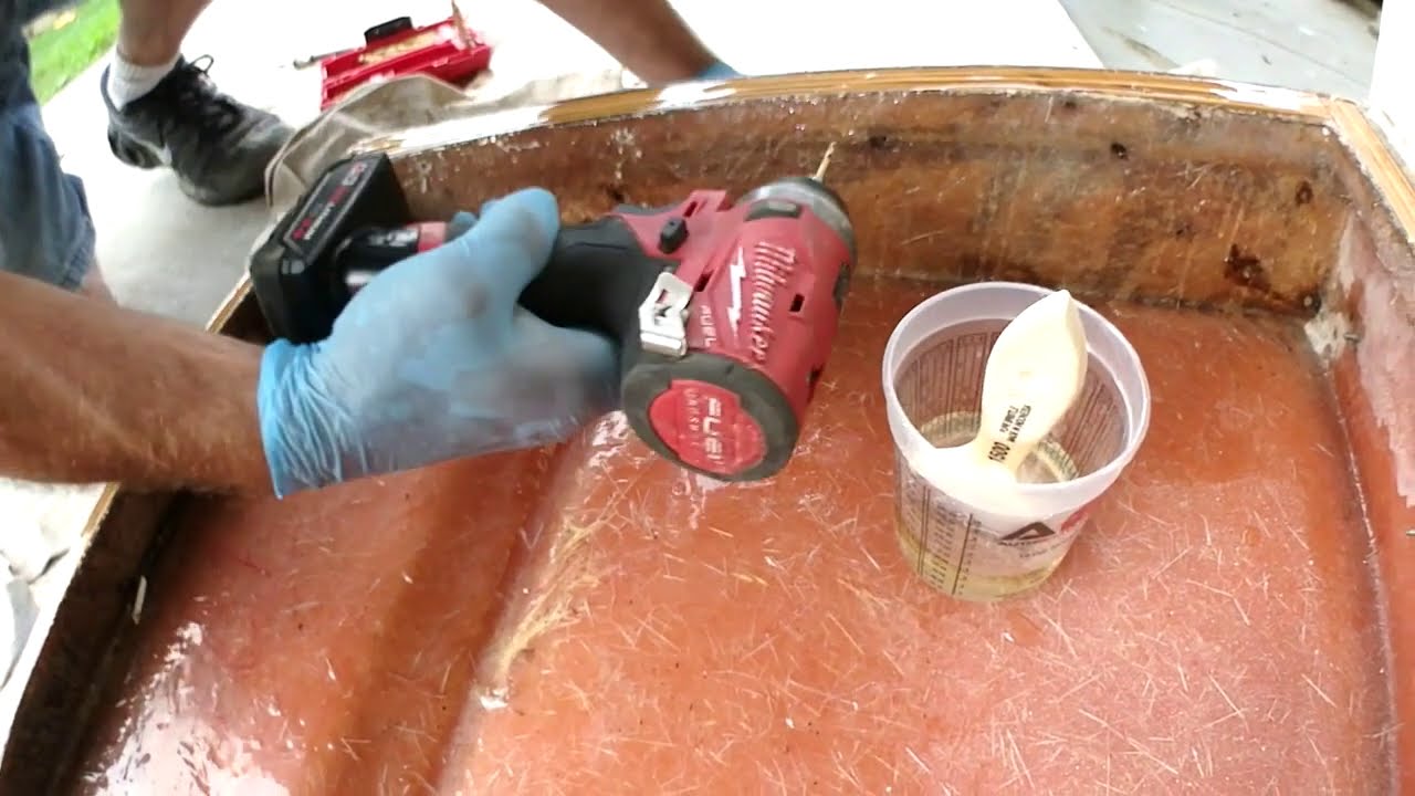 Ремонт транцевой двери Sea Ray 390 Express 1989 года