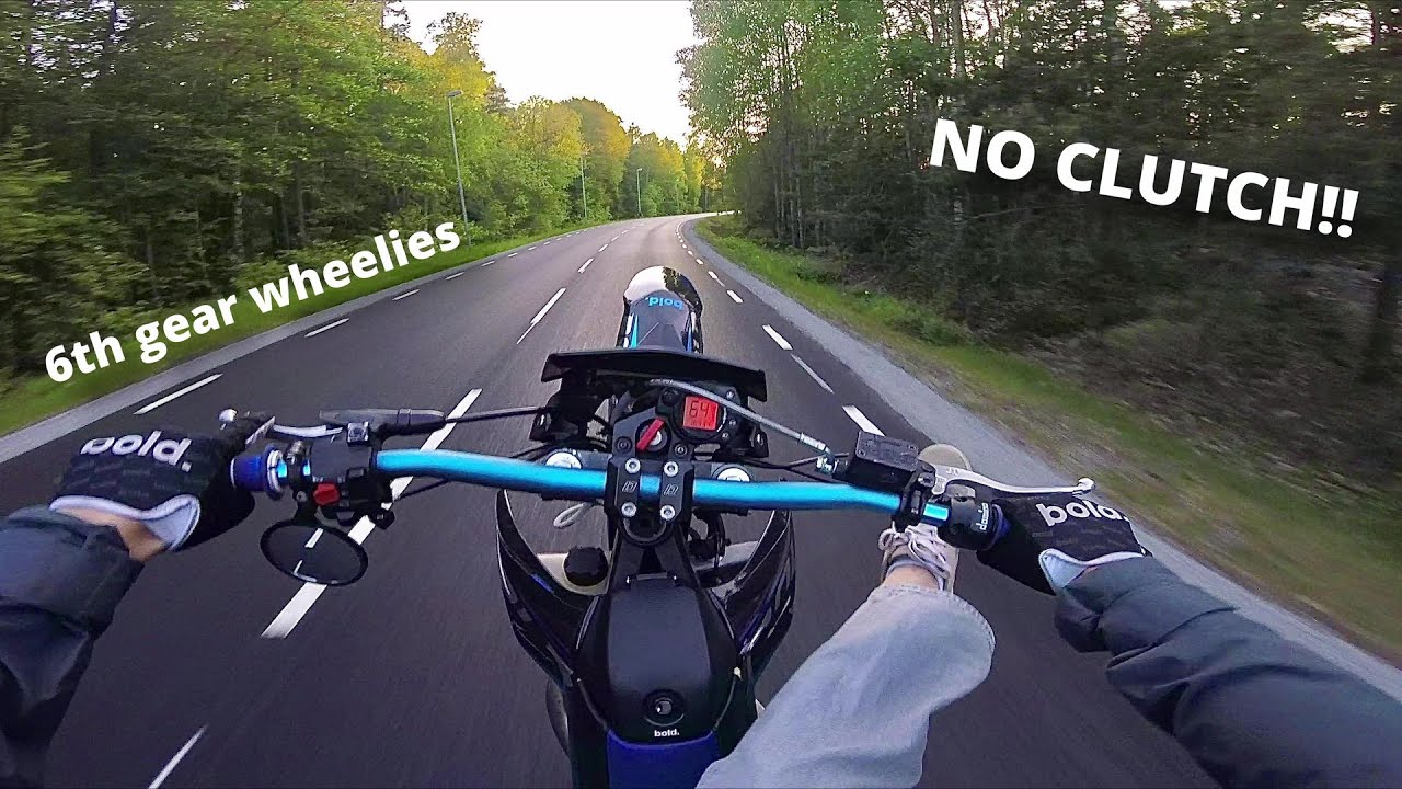 I did a NO CLUTCH WHEELIE in 5TH GEAR on my 50CC DERBI SENDA