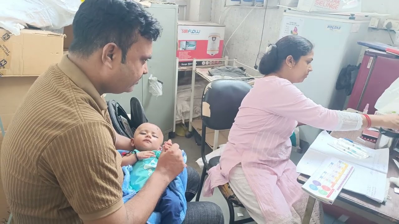 आशिता उर्फ प्राची अपने फूफा जी के साथ तीसरा टीका लगवाने गई सरकारी हॉस्पिटल हरौला में 27 सितंबर 2025 