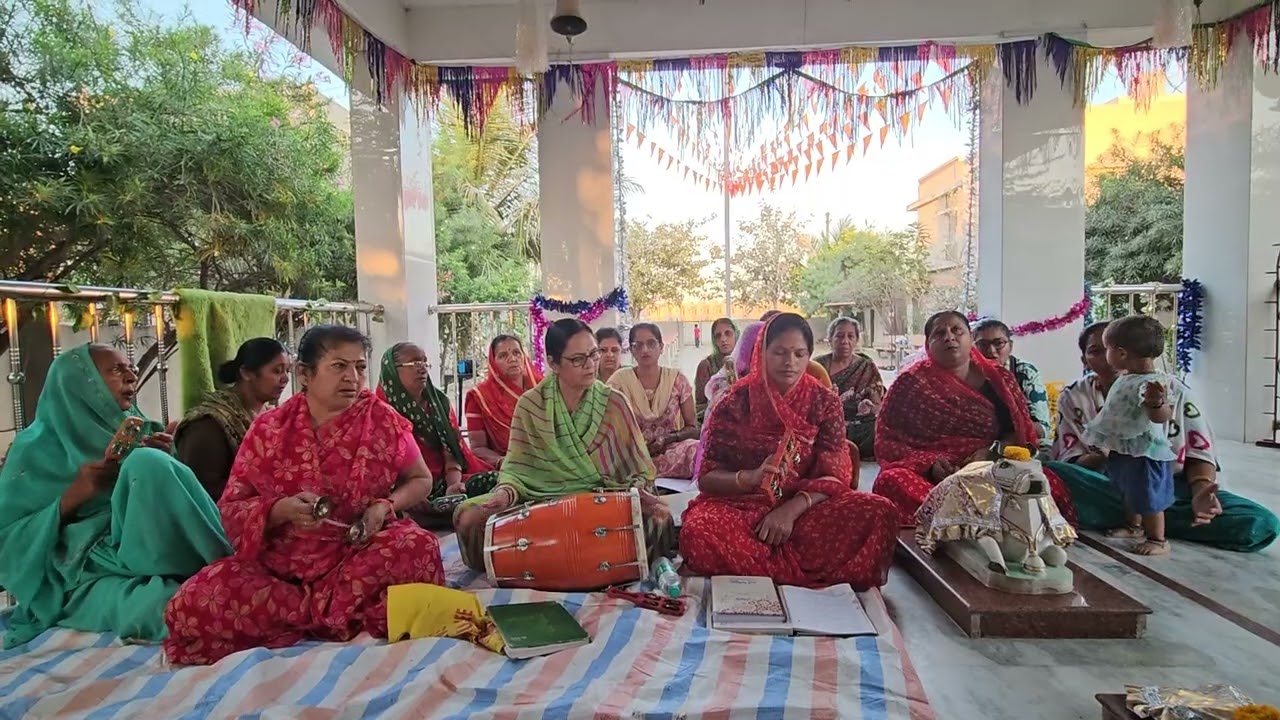 ડાક ને ડમરું બધે વાગતા રે બધે વાગતા રે ૐ નમઃ શિવાય 