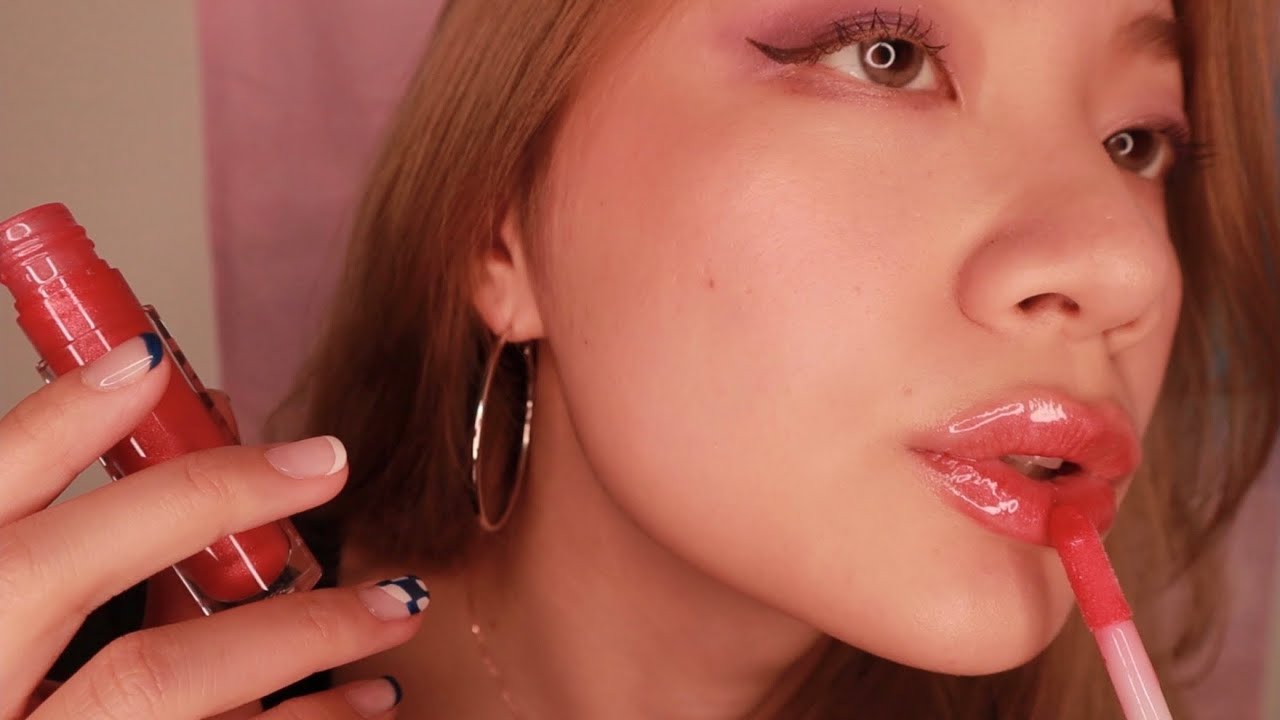 ASMR 100 Layers of Lipgloss (Close Up)