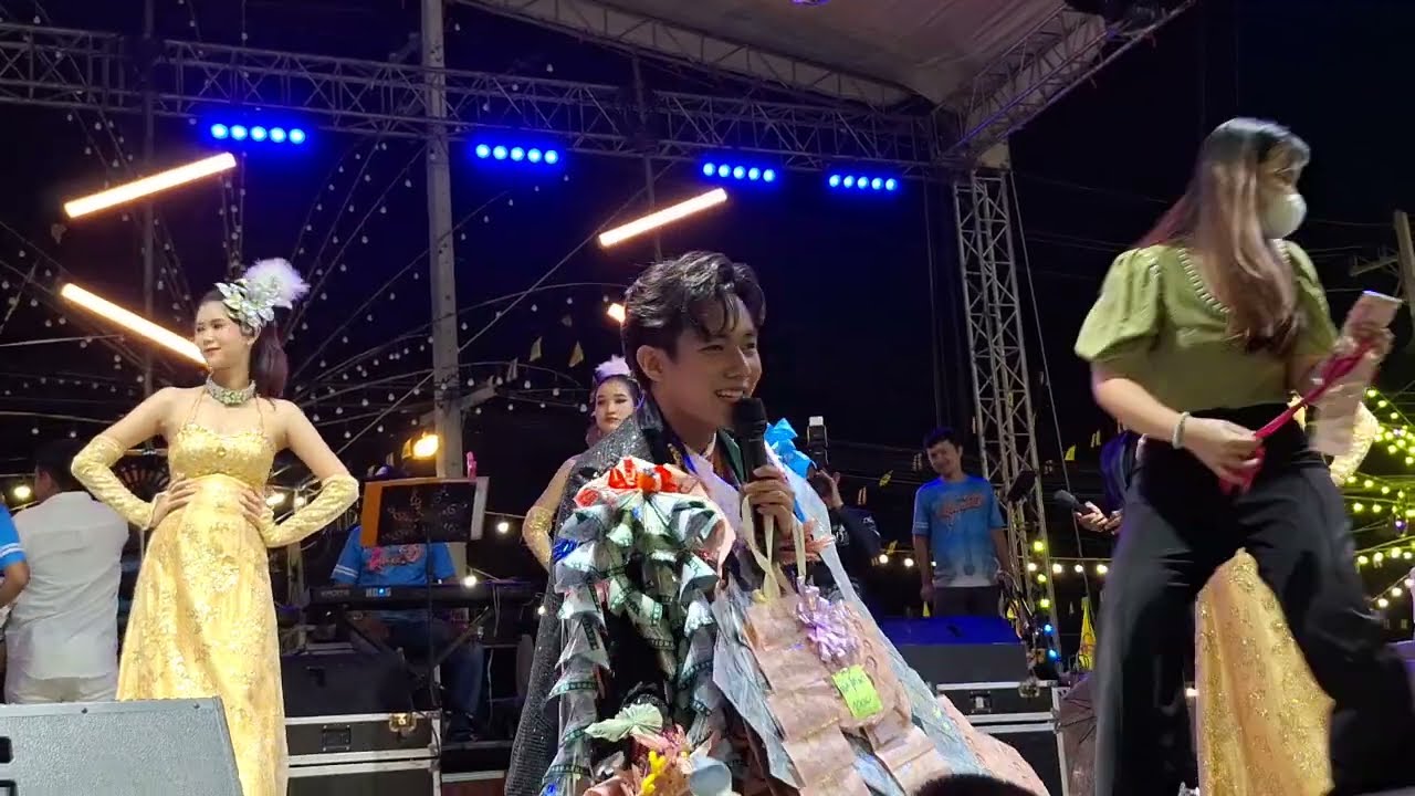 ร้องเพลงศรราม แม่ให้ท่อนละร้อย สนุกมาก55 น้องลีโอ อธิป  งานประจำปีปิดทองวัดชาวเหนือ จ.ราชบุรี