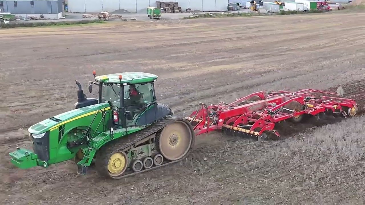Fendt 942 and johndeere 8rt covering ground fast 