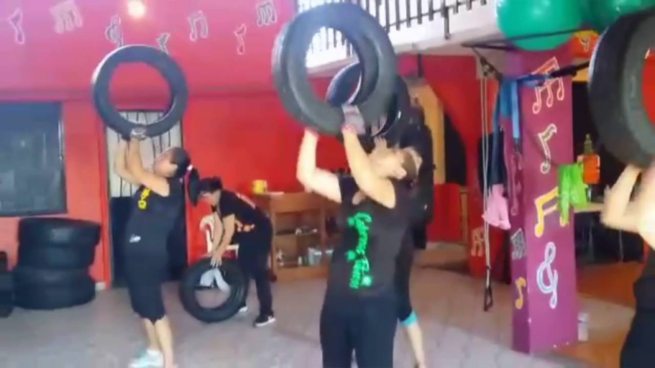 Ejercisio en llantas / Cabrera's Fitness