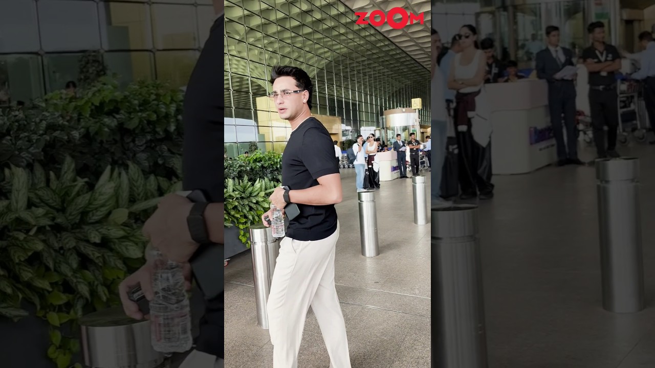 Cricketer Abhishek Sharma happily greets paps & poses for them at airport #shorts #abhisheksharma